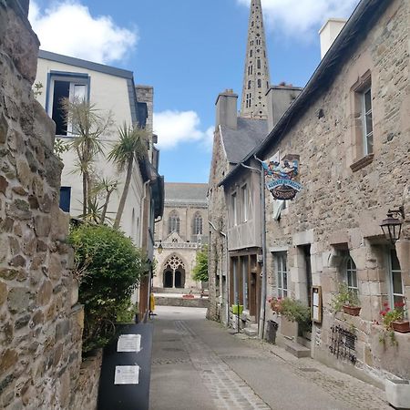 Le 1 St Yves Studios Treguier Bagian luar foto